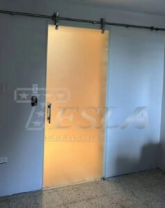 Puerta en vidrio de giro